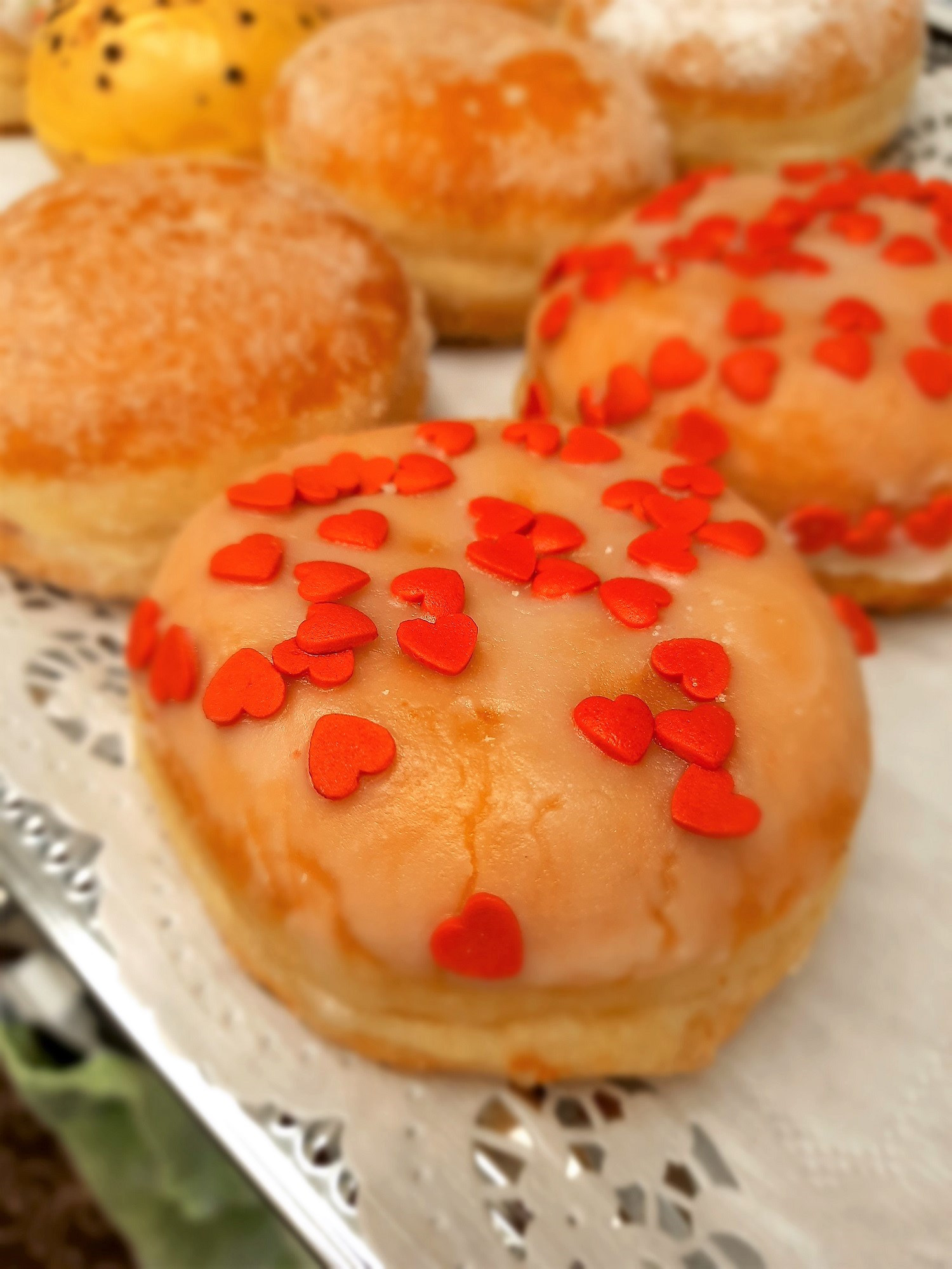 Pfannkuchen mit Zuckerherzen